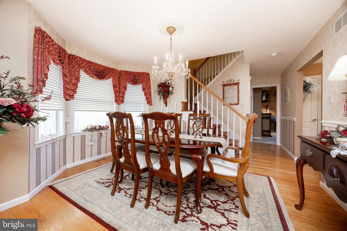319 Surrey Place photo 8