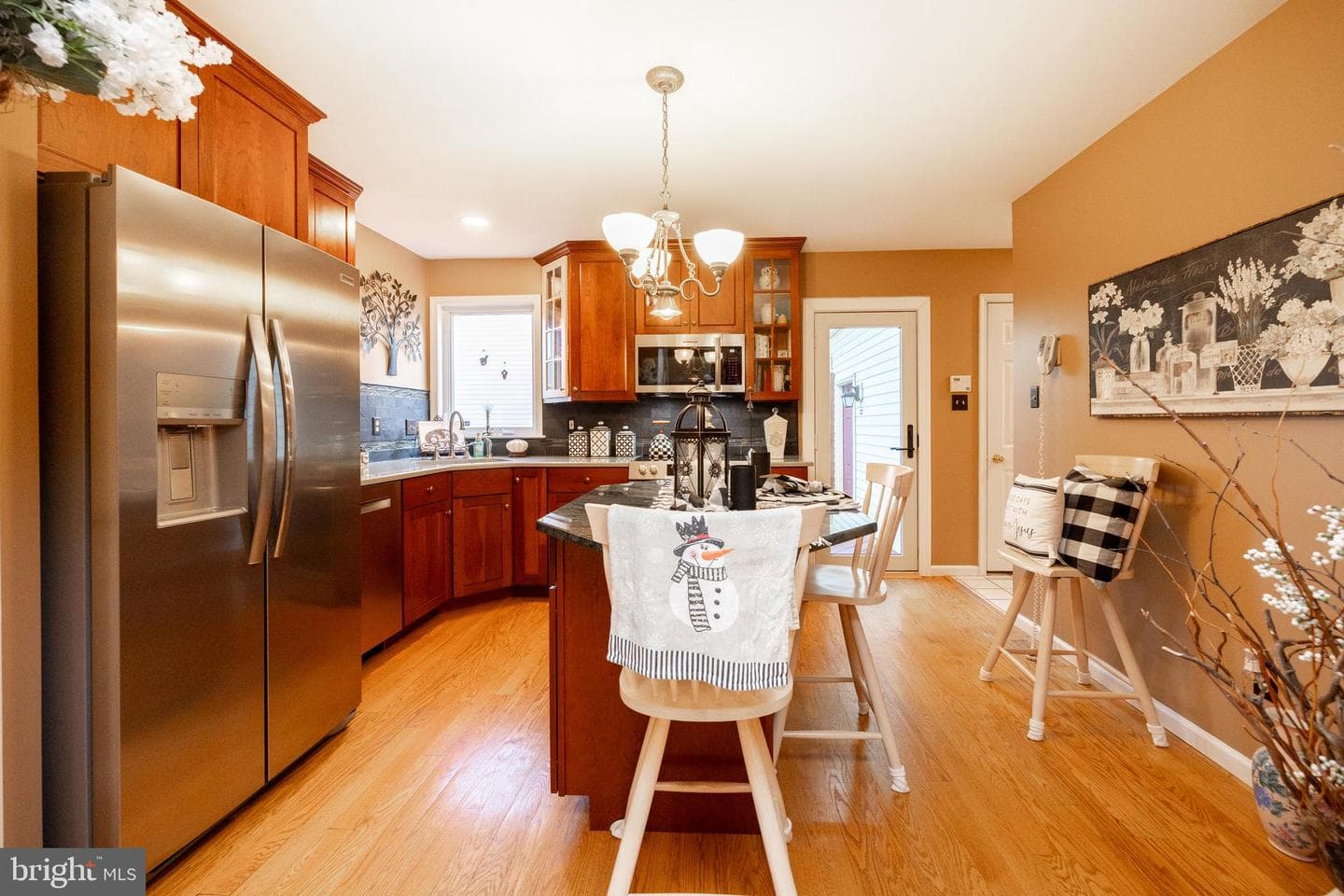 319 Surrey Place photo 9