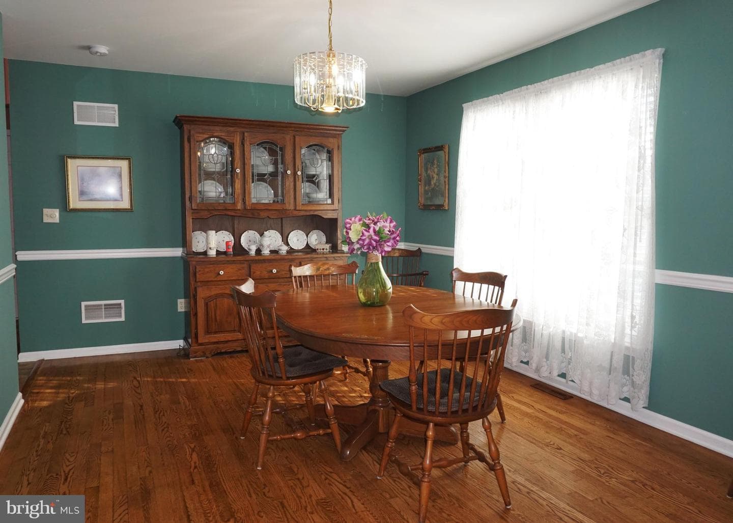 6099 Timberknoll Drive photo 4