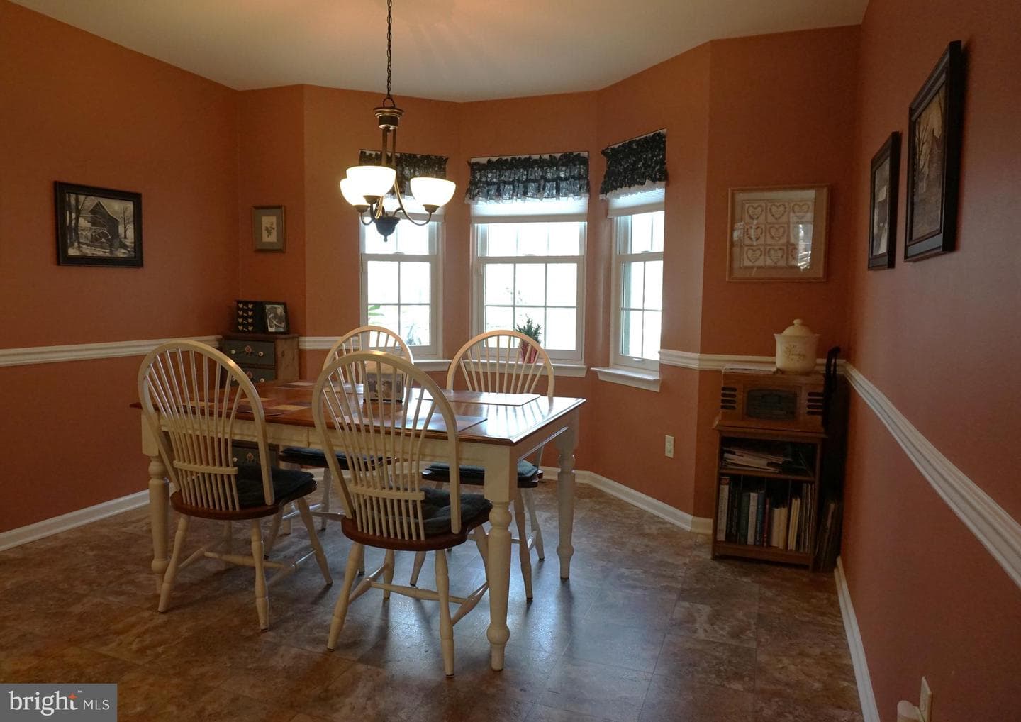6099 Timberknoll Drive photo 6