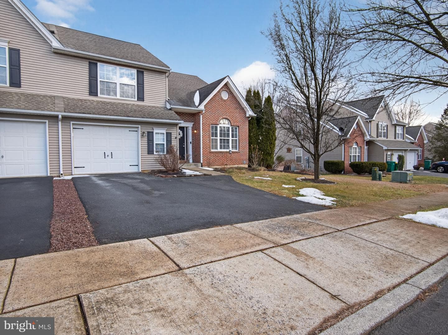 1525 Cambridge Drive photo 2