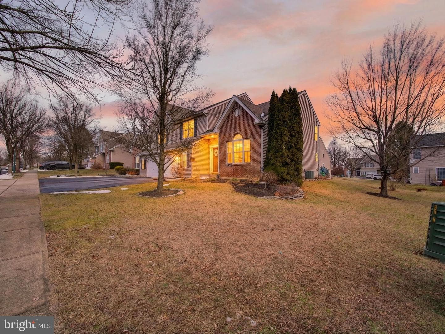 1525 Cambridge Drive photo 3