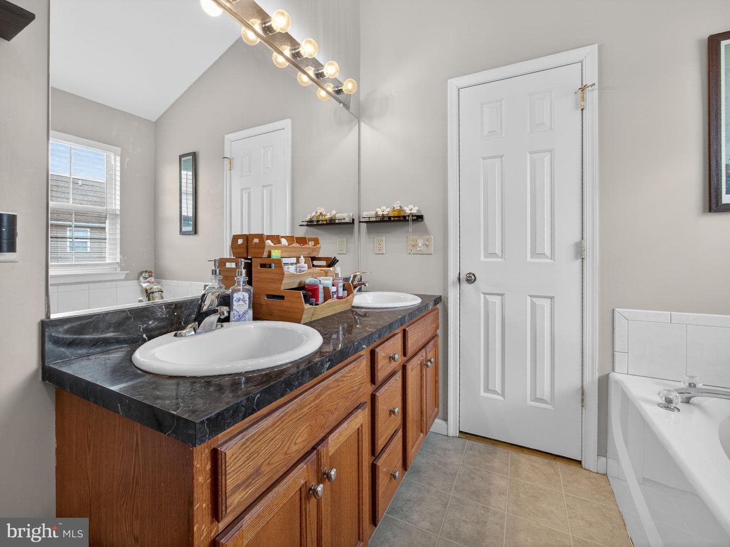 1525 Cambridge Drive photo 32