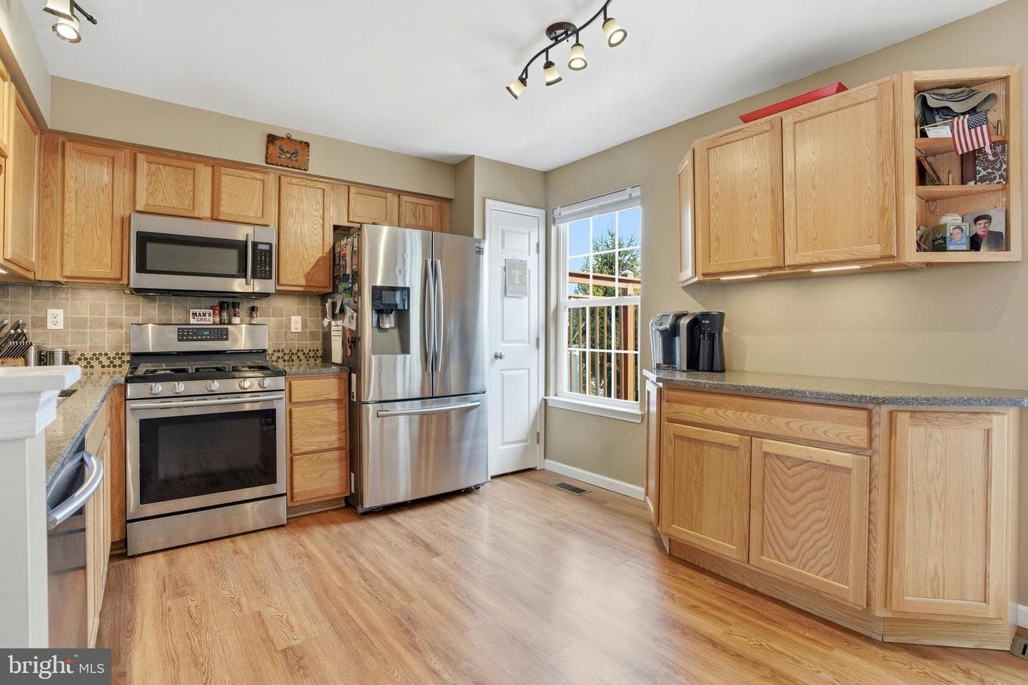 1048 Sparrow Way photo 18