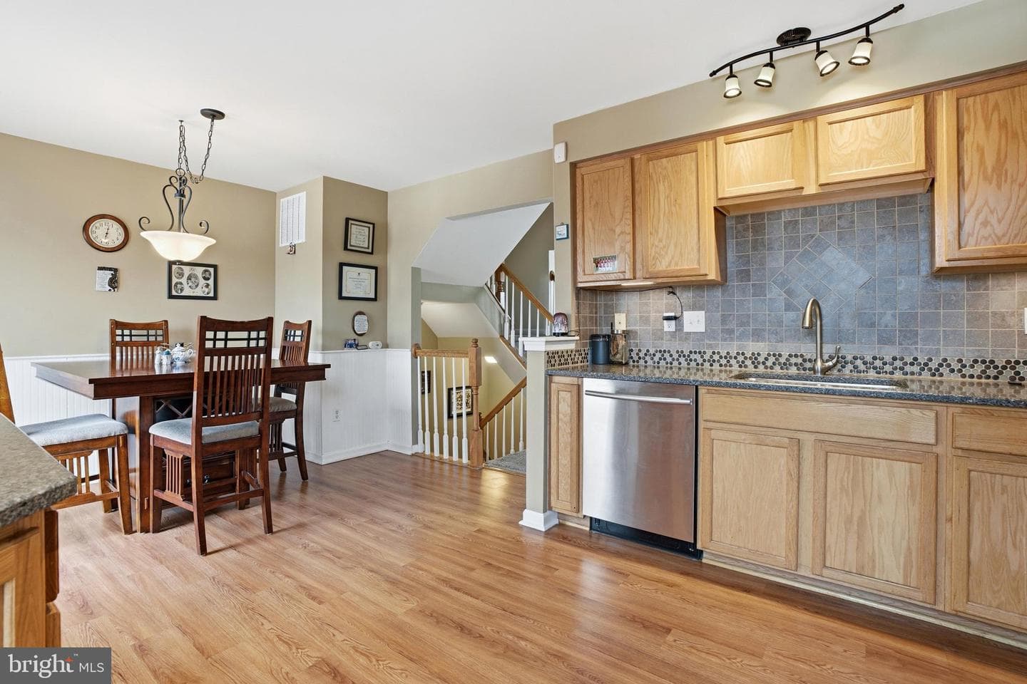 1048 Sparrow Way photo 19