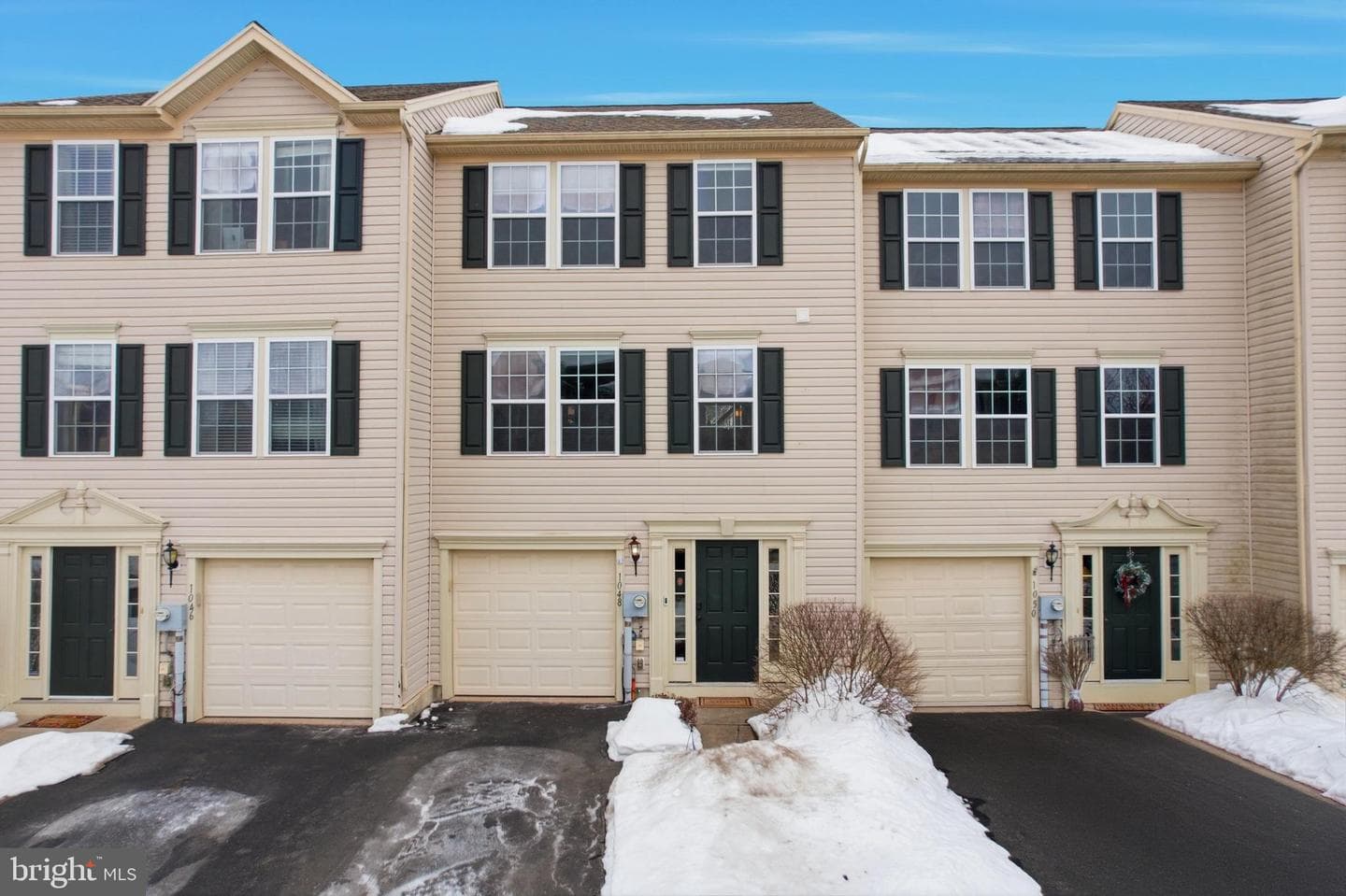 1048 Sparrow Way photo 2