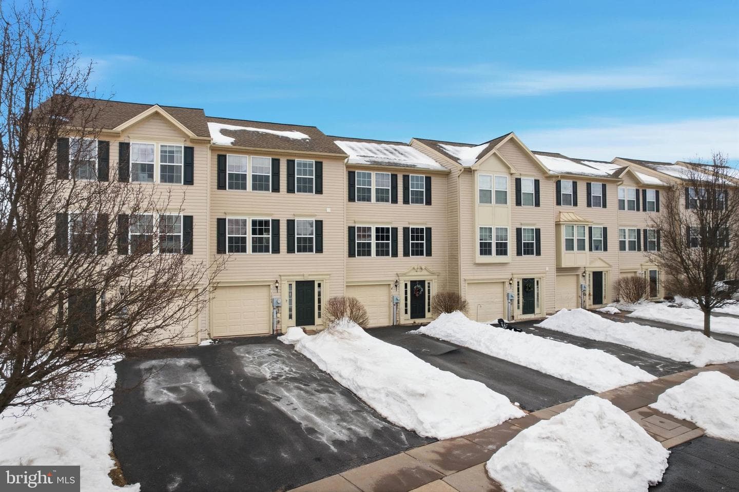 1048 Sparrow Way photo 3