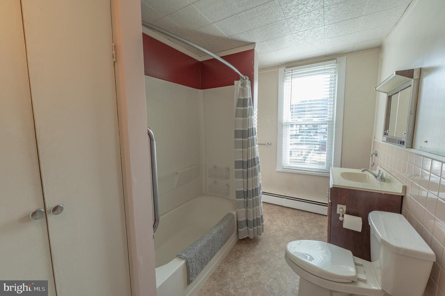 343 Broad Street photo 9