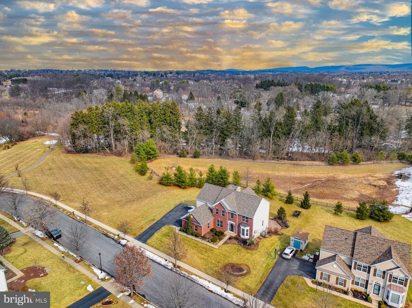 1919 Pembrooke Drive photo 4