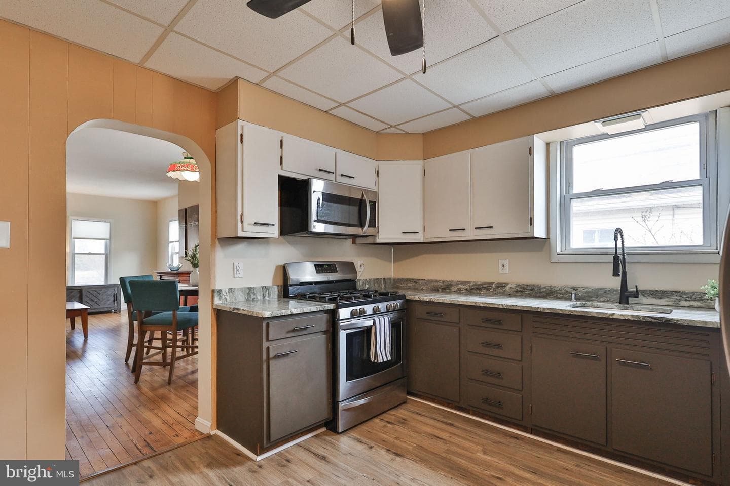2045 Kenmore Avenue photo 17