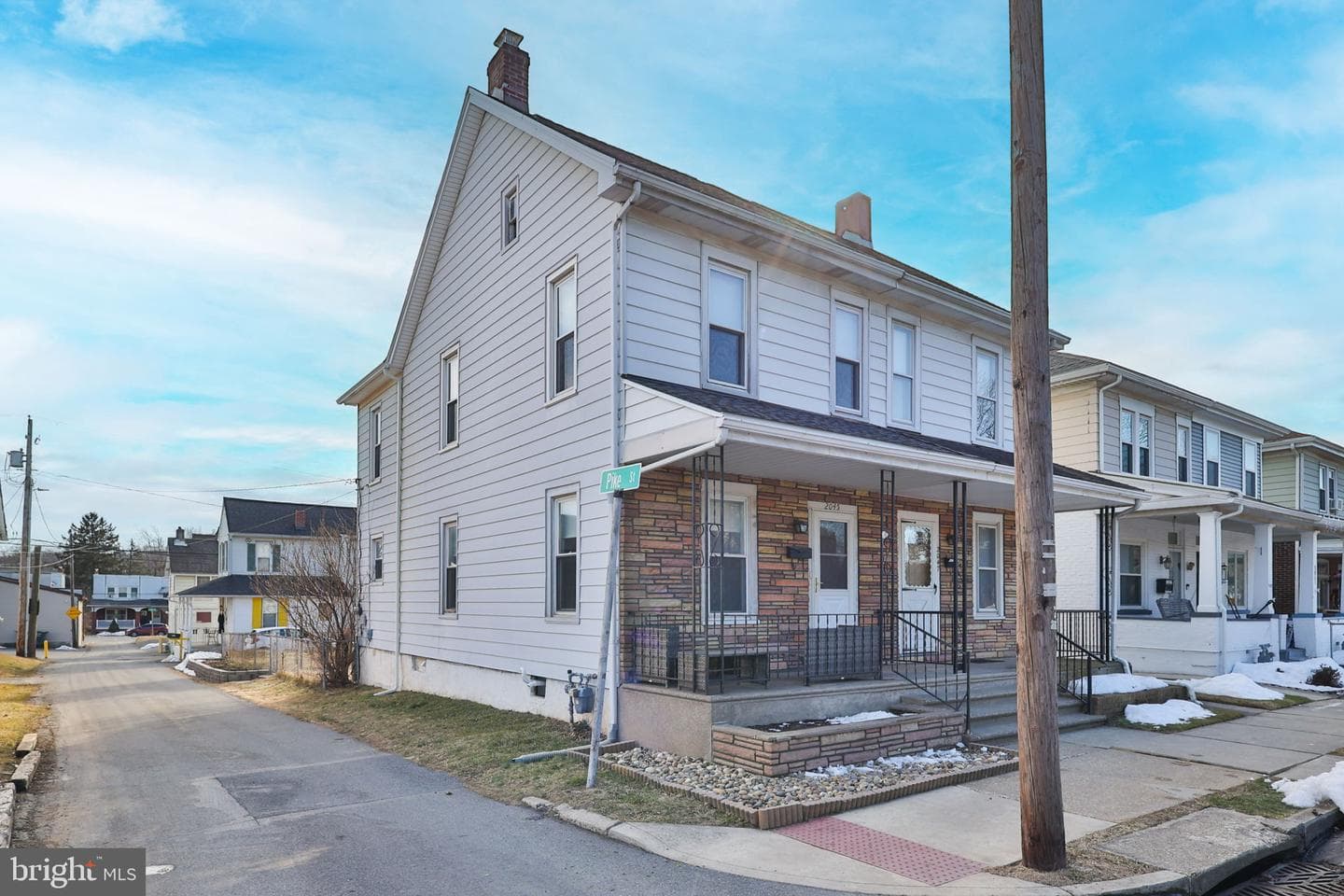 2045 Kenmore Avenue photo 2