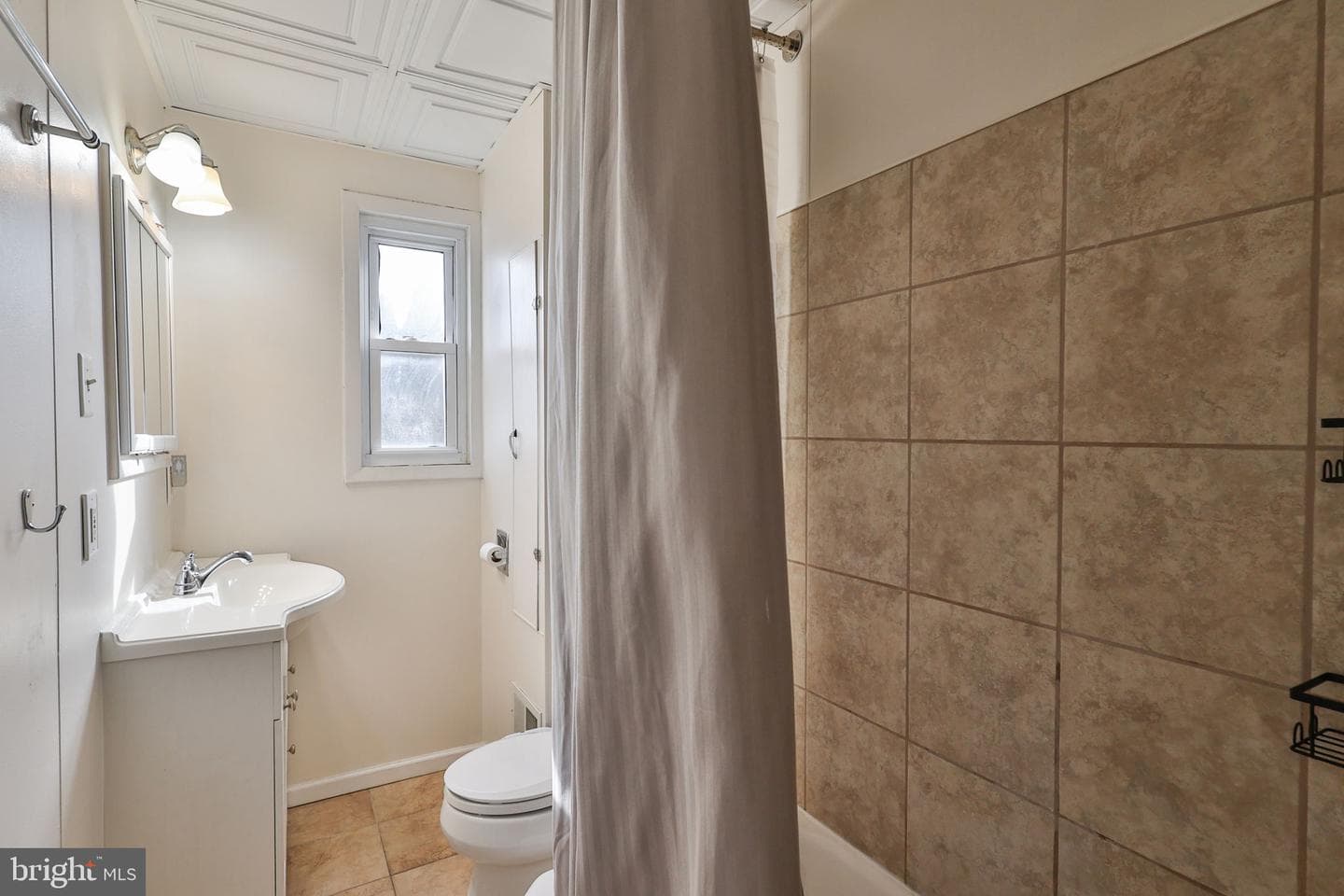 2045 Kenmore Avenue photo 28