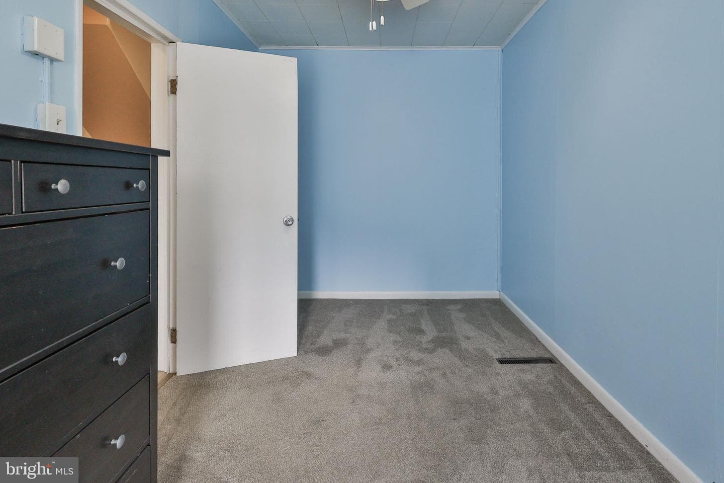 2045 Kenmore Avenue photo 31
