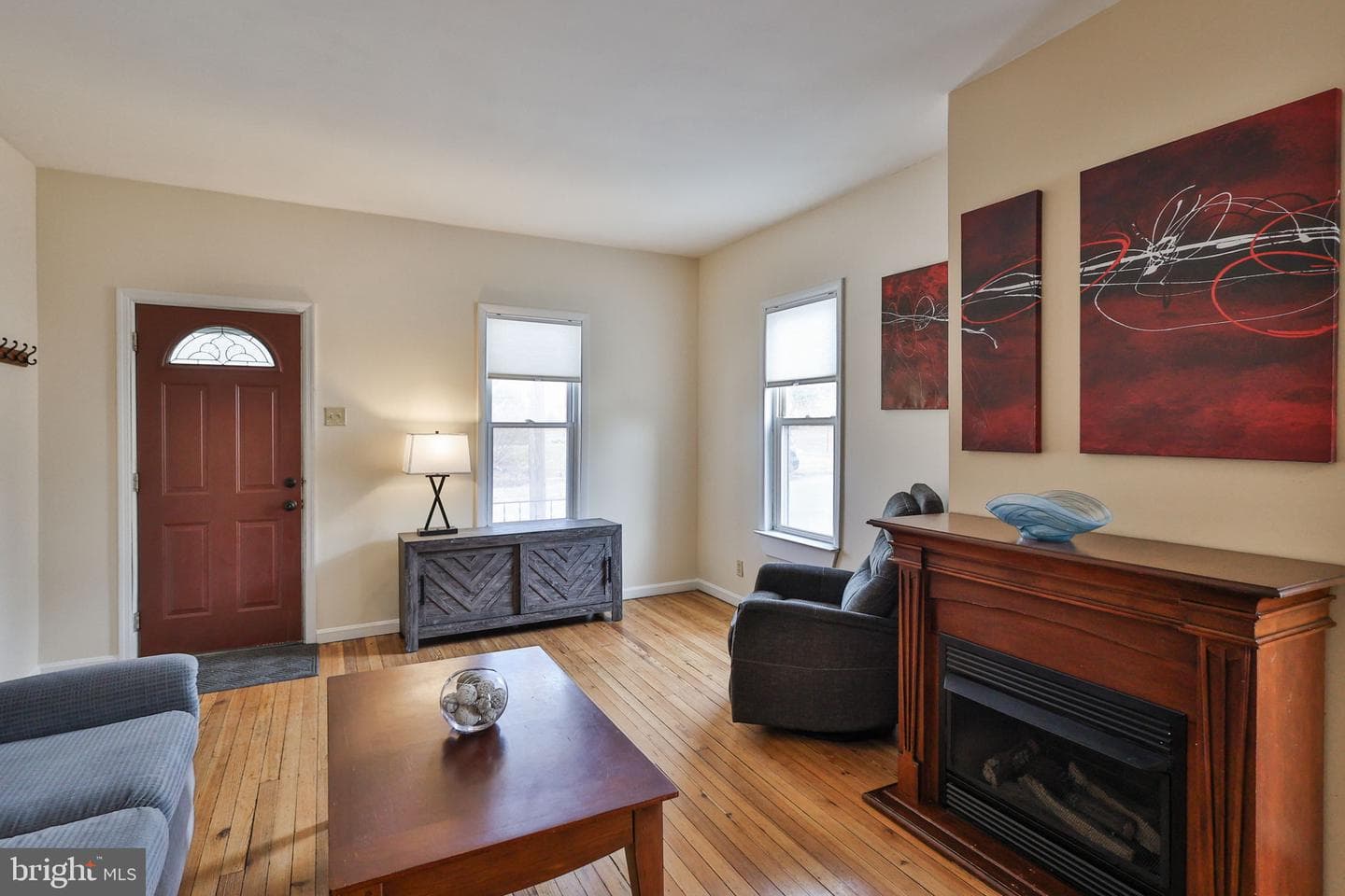 2045 Kenmore Avenue photo 8