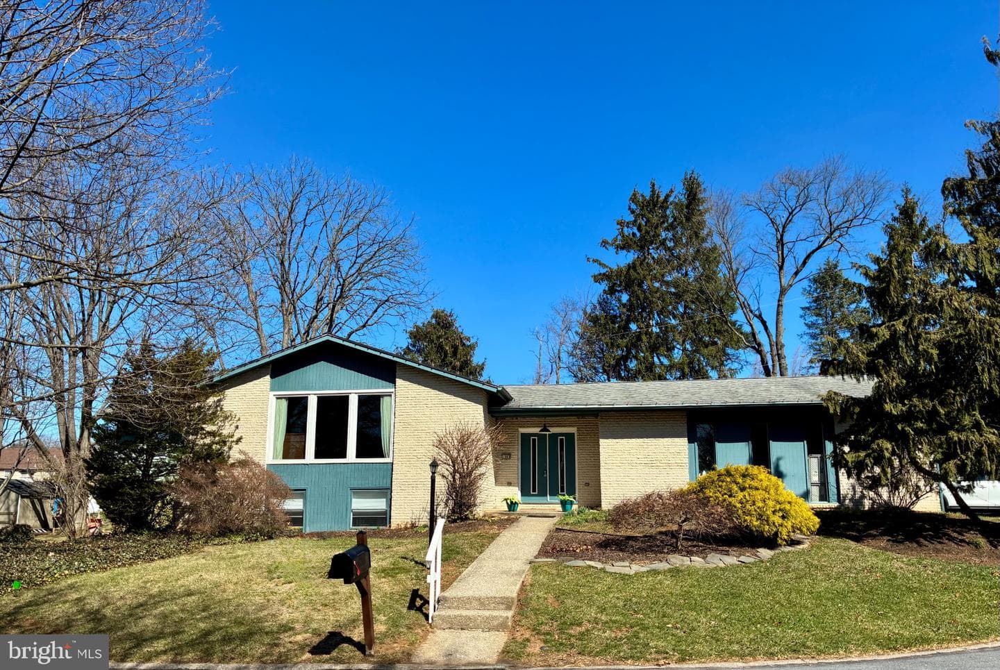 1989 Forest Lane