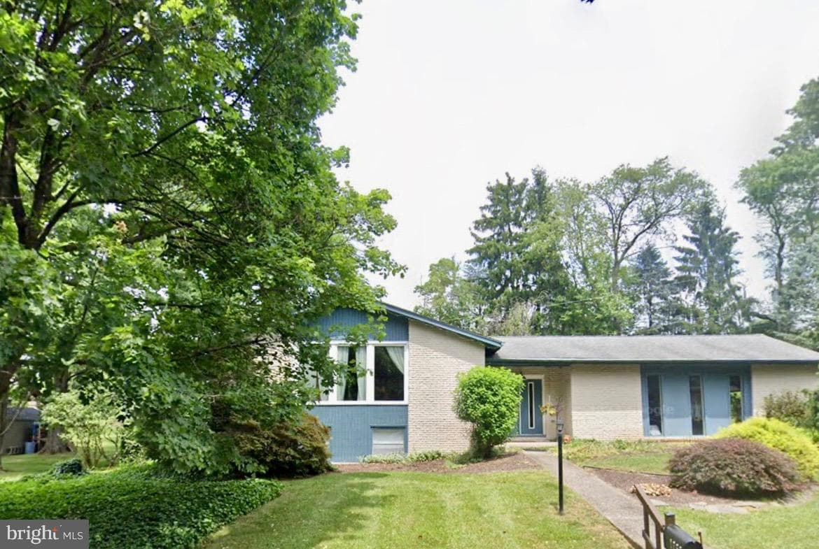 1989 Forest Lane photo 3