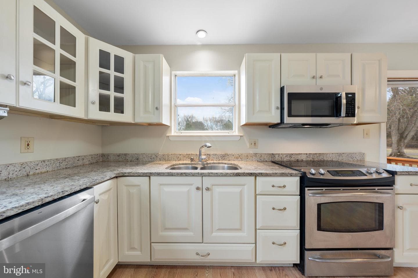 6527 Walnut photo 10