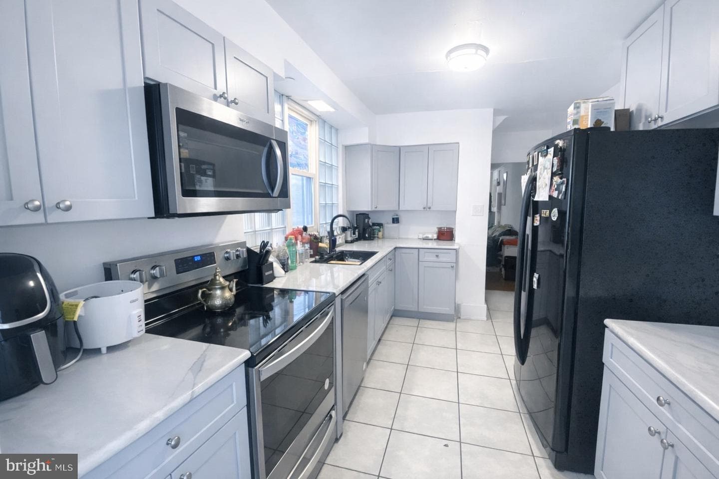 274 E Elm Street photo 6