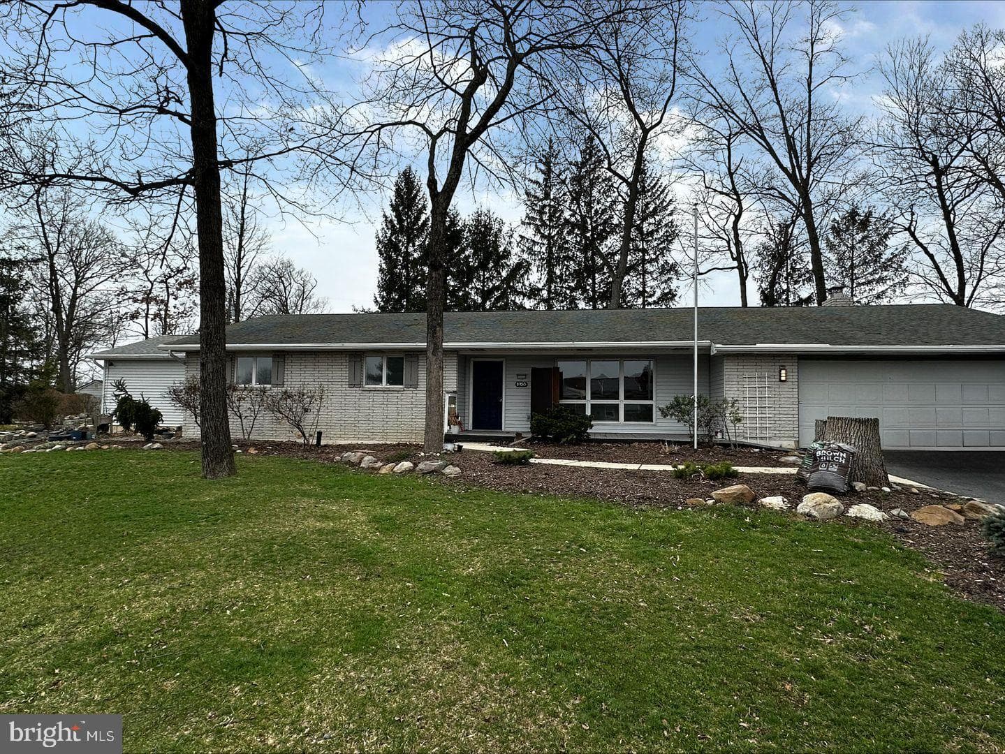 1055 Pine Tree Drive photo 2