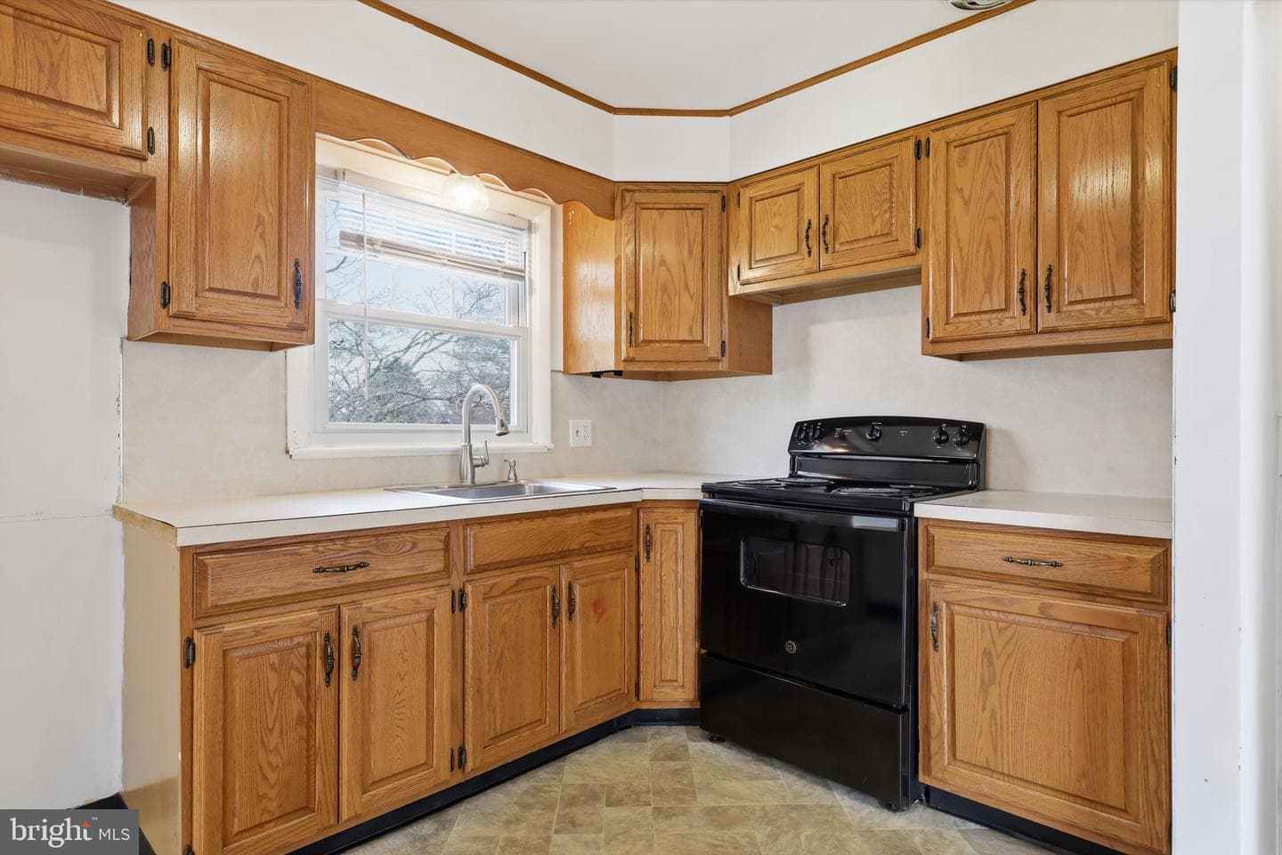 739 Henry Drive photo 11