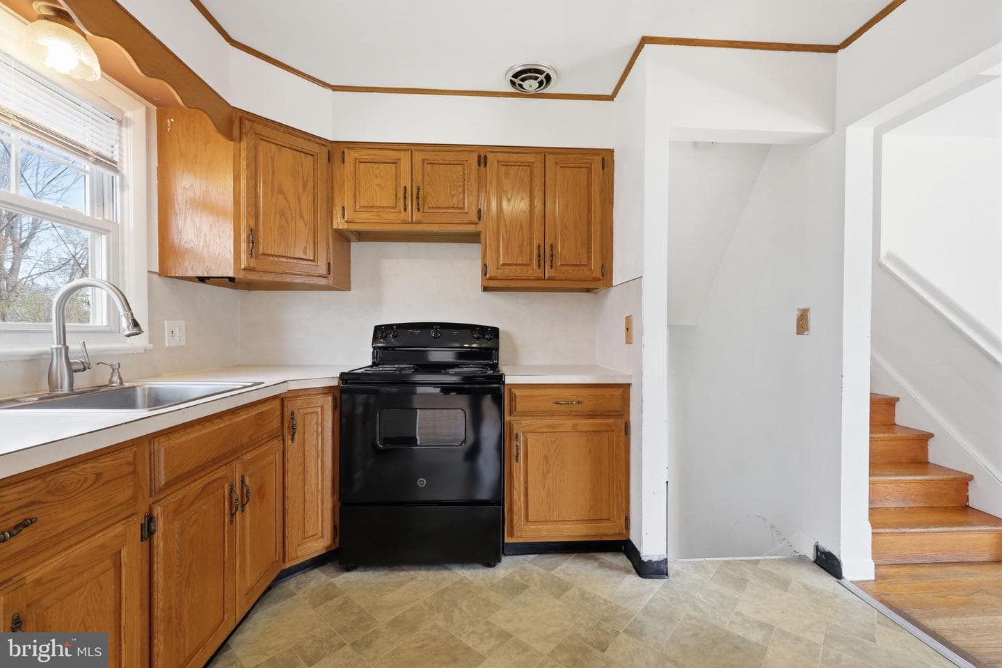 739 Henry Drive photo 12