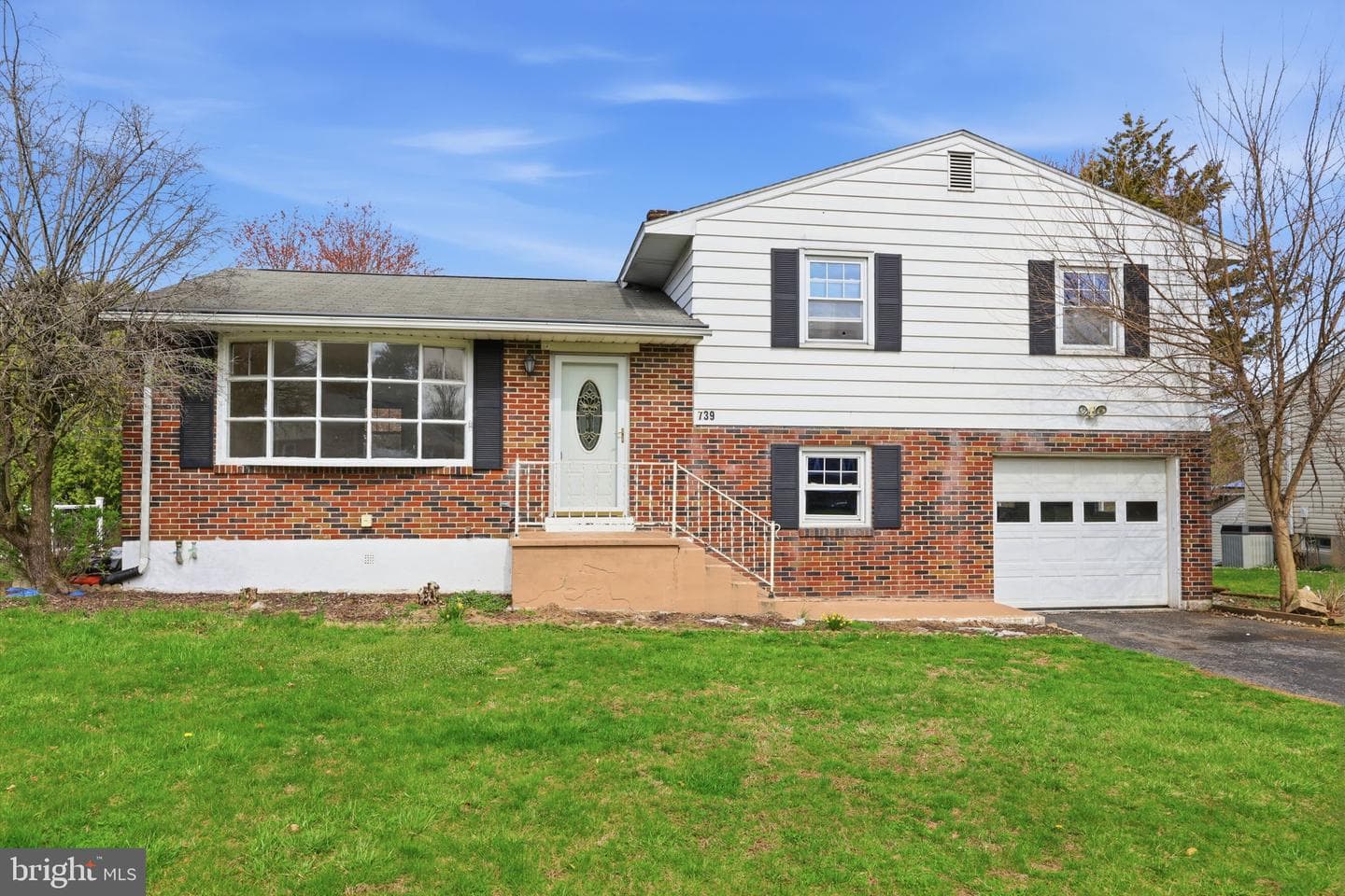 739 Henry Drive photo 2