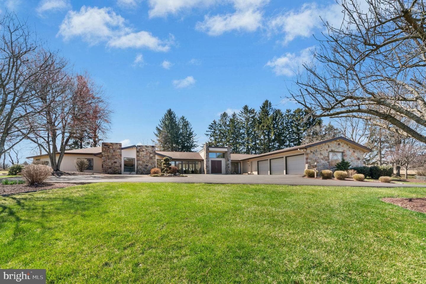 2334 Riverbend Road photo 2