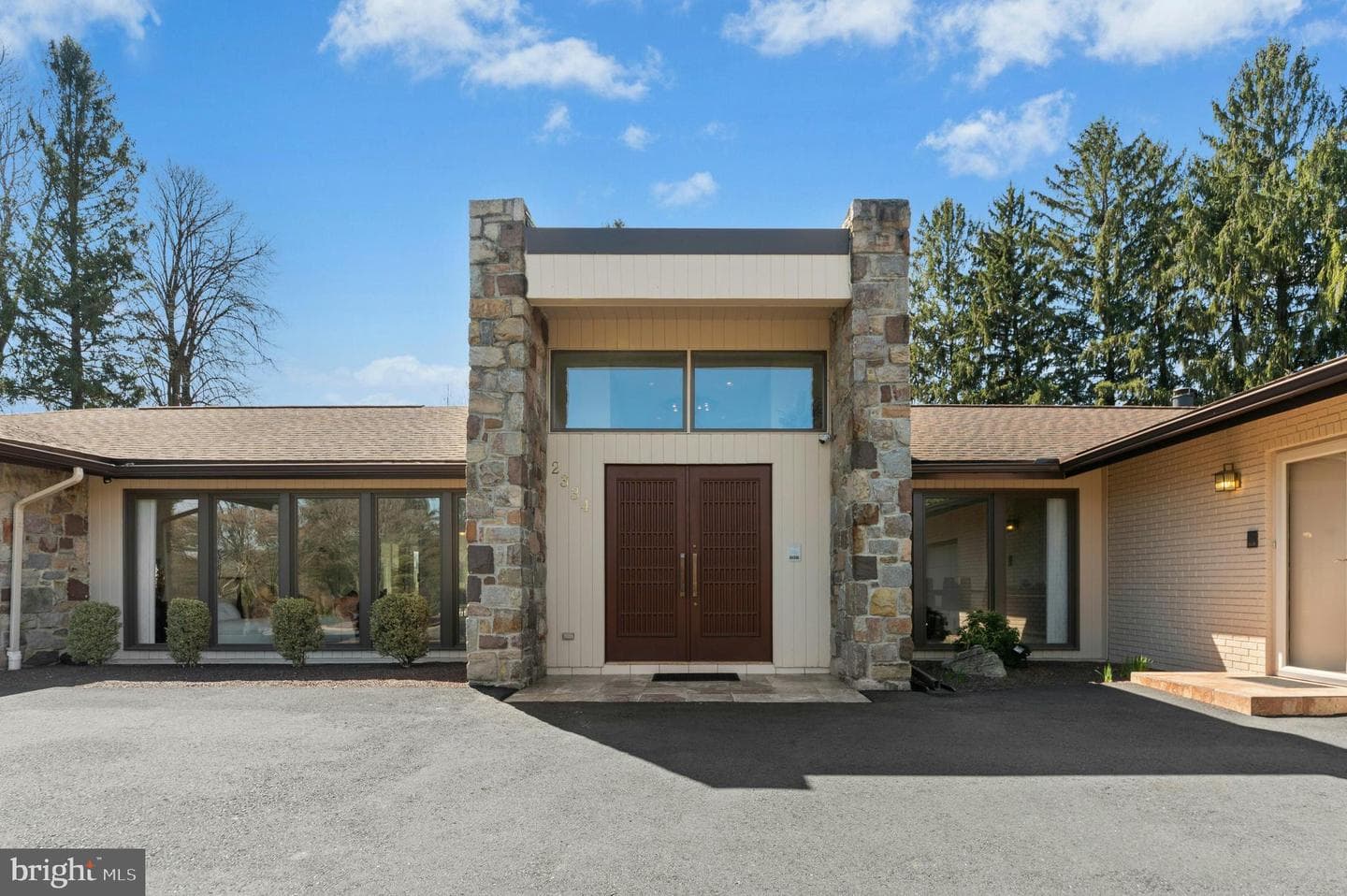 2334 Riverbend Road photo 3