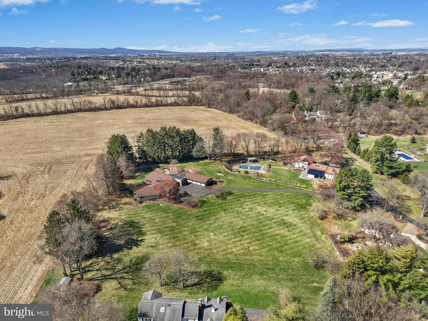 2334 Riverbend Road photo 4