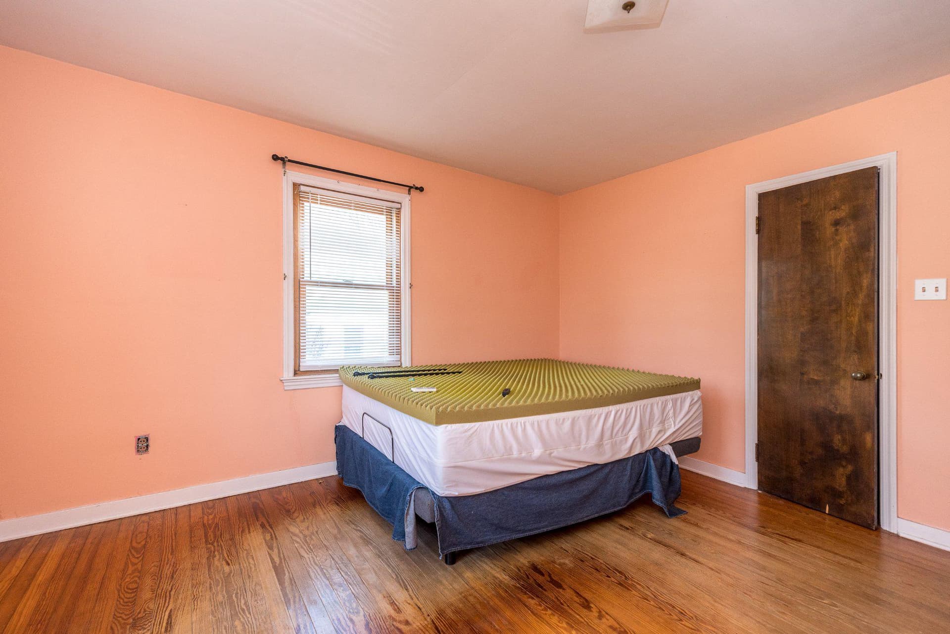 520 Thomas Street photo 10