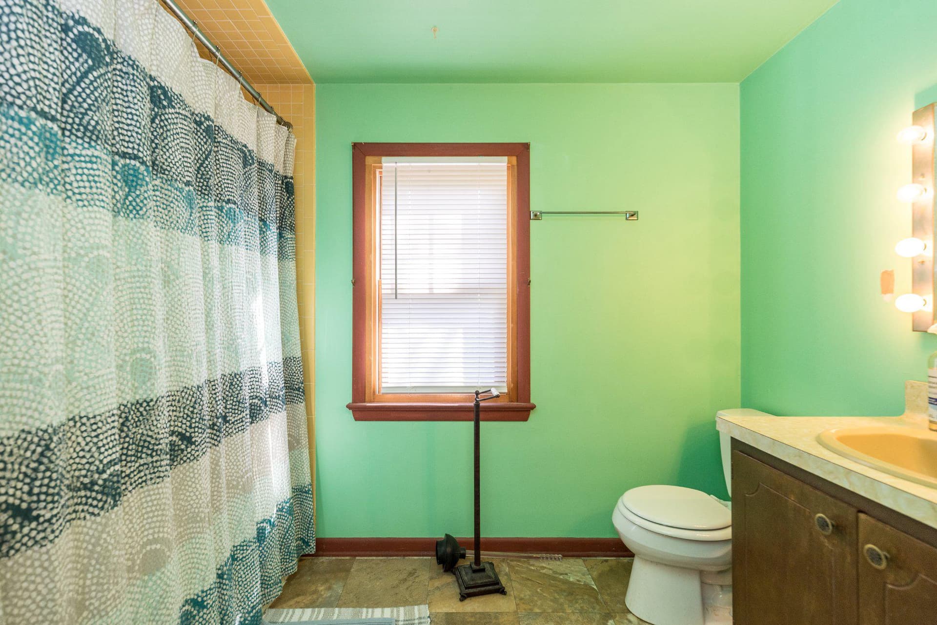 520 Thomas Street photo 18