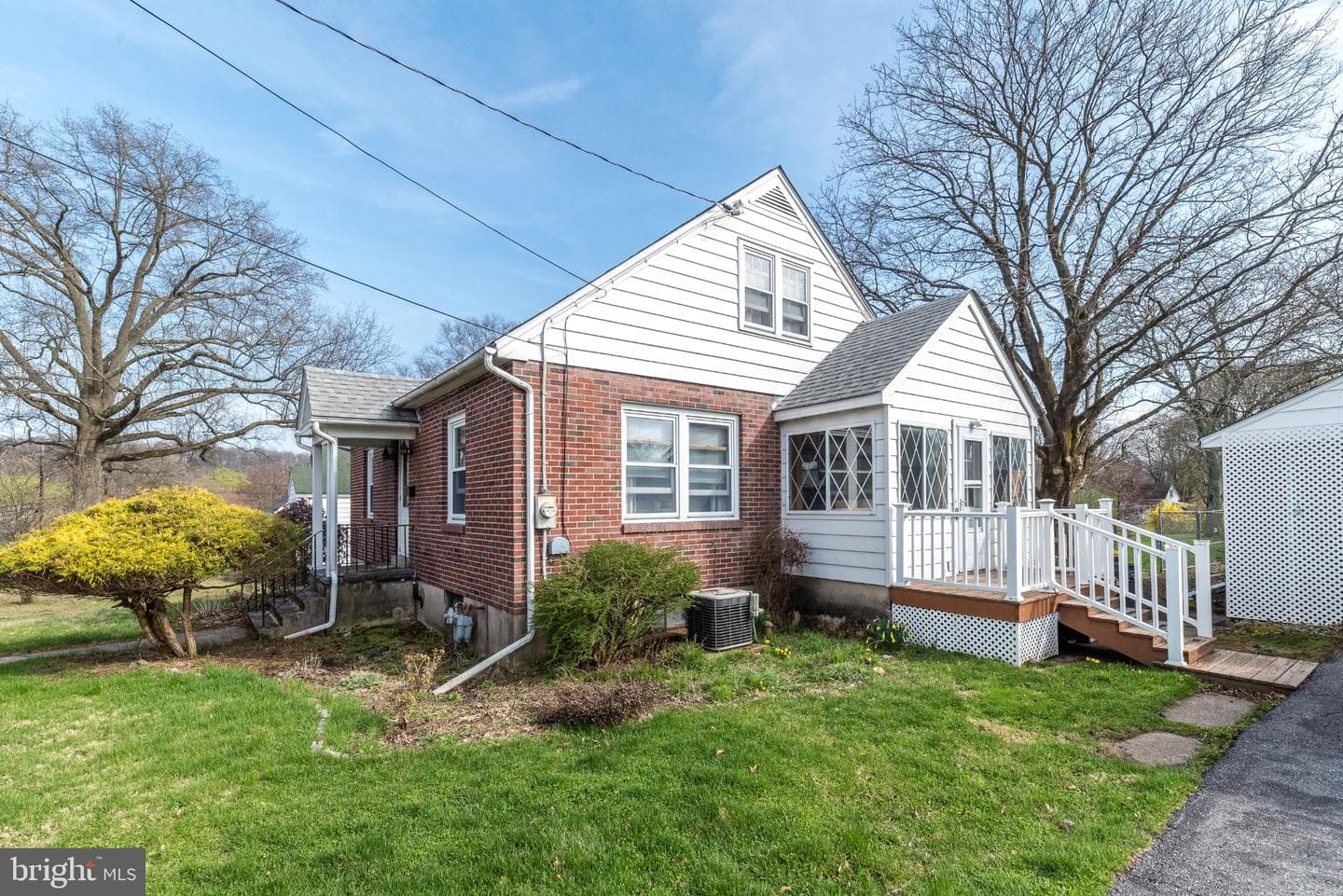 520 Thomas Street photo 2