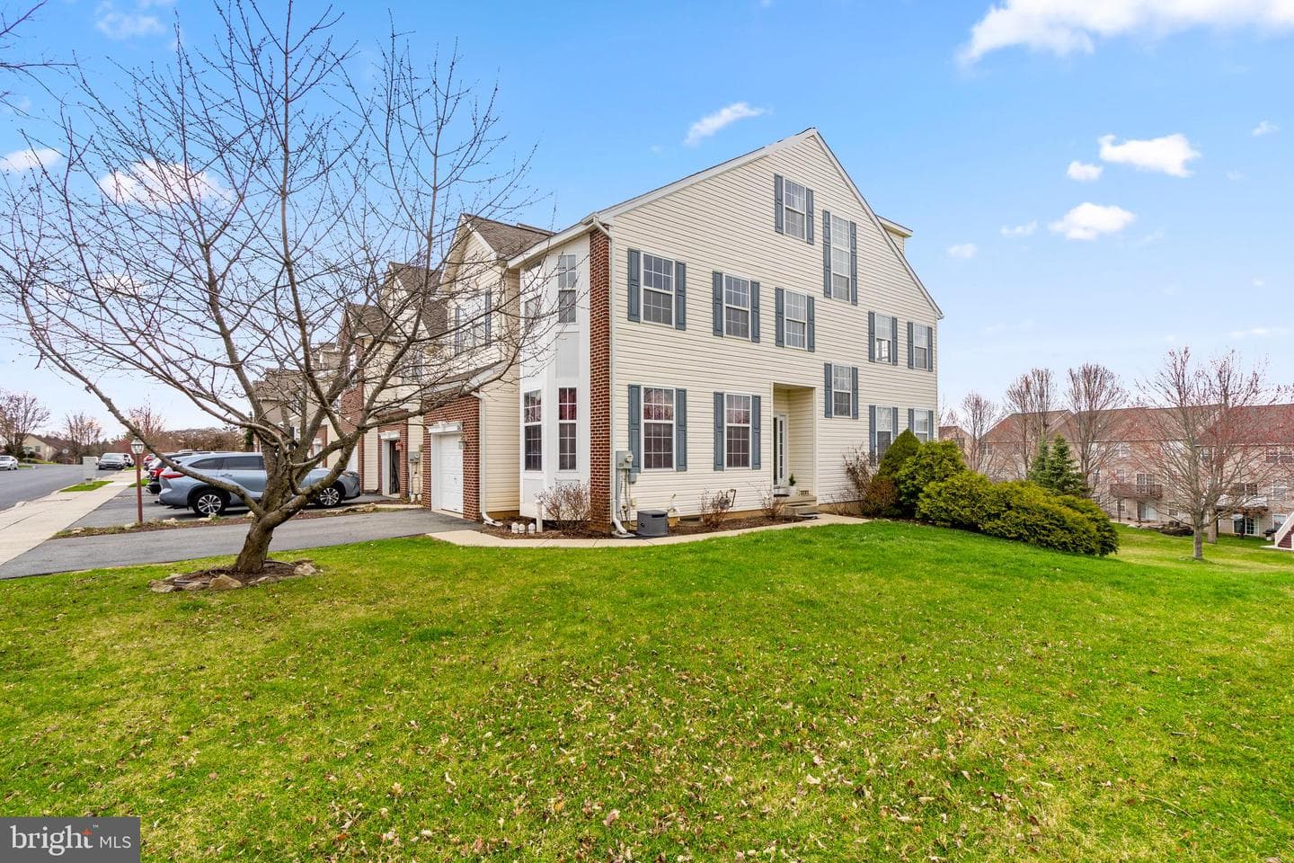 5261 Dartmouth Drive photo 2