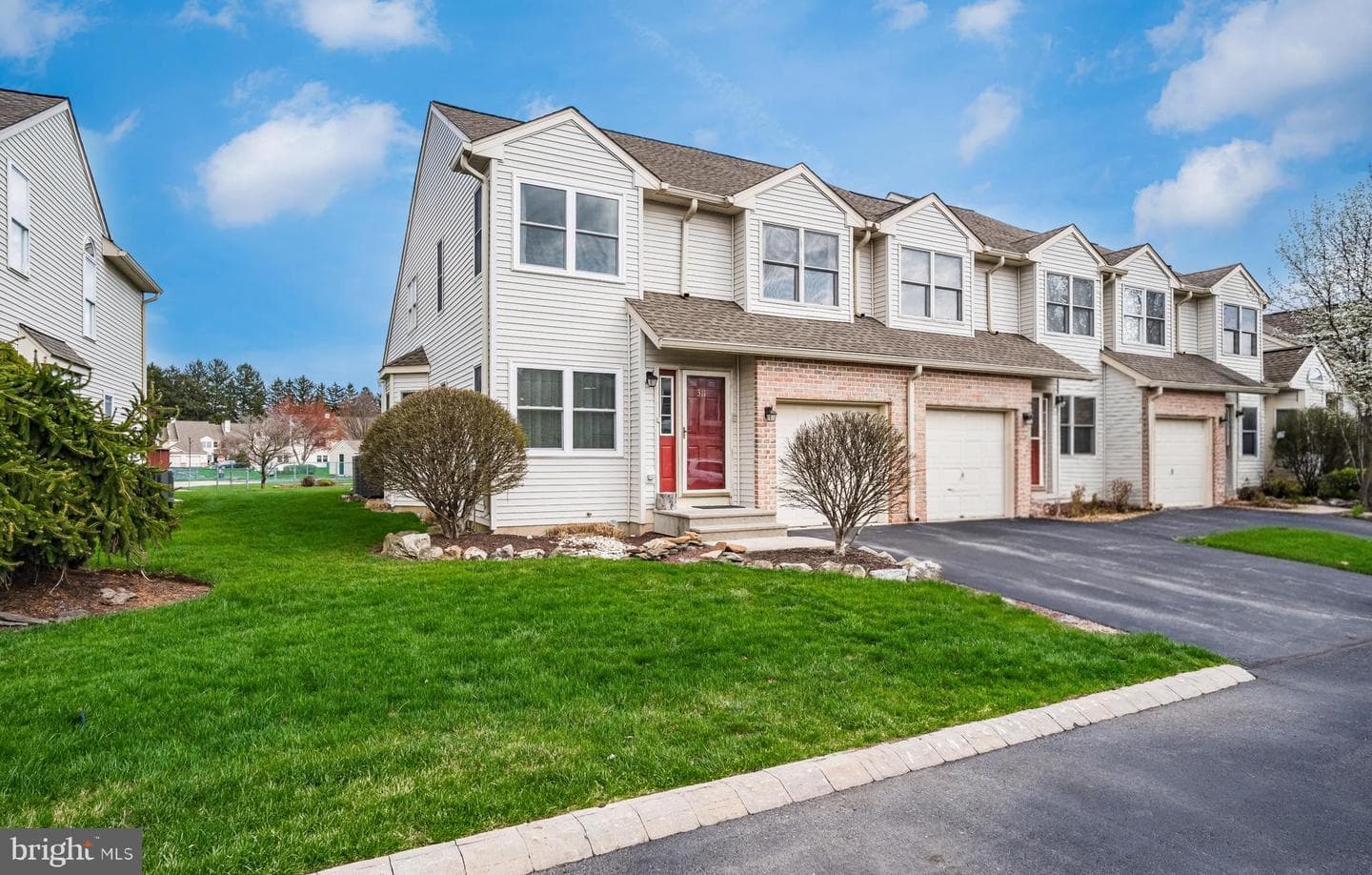 311 Windsor Place photo 2