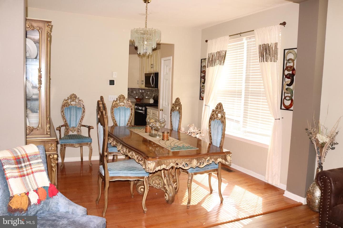 1035 Jervin Drive photo 3