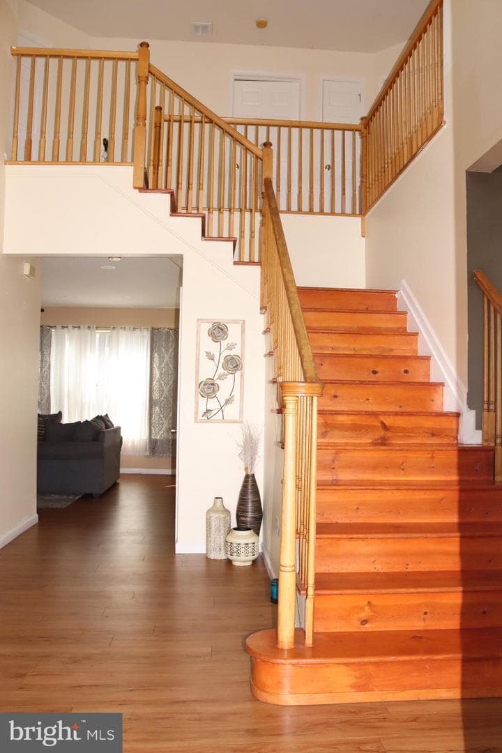 1035 Jervin Drive photo 4