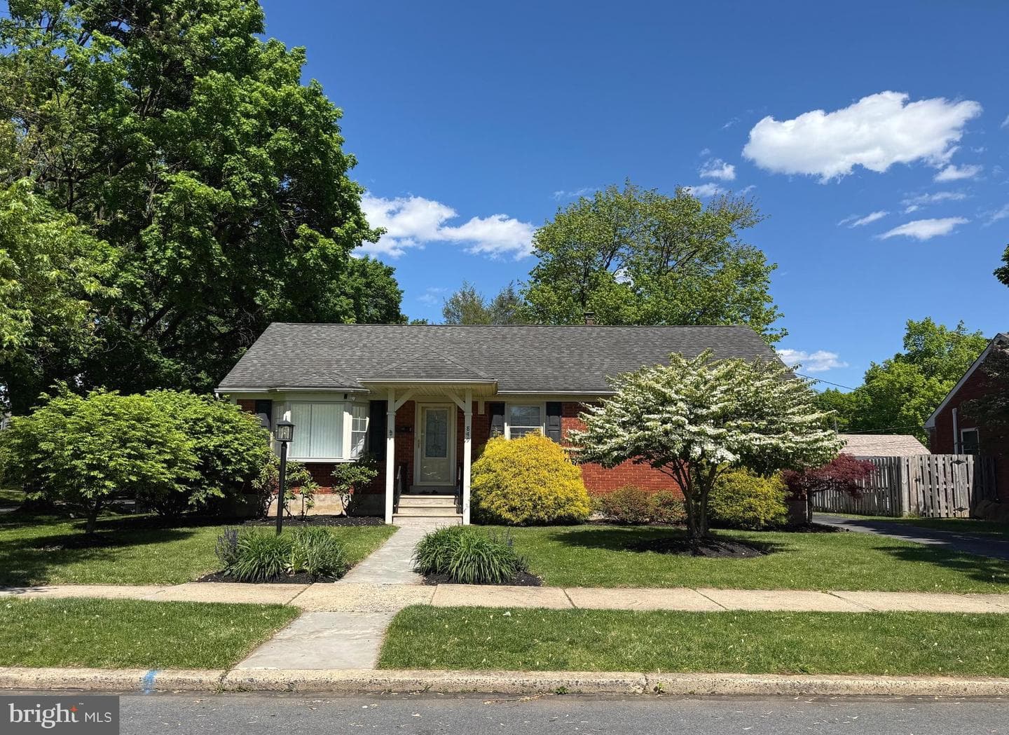 849 N Arch Street photo 1