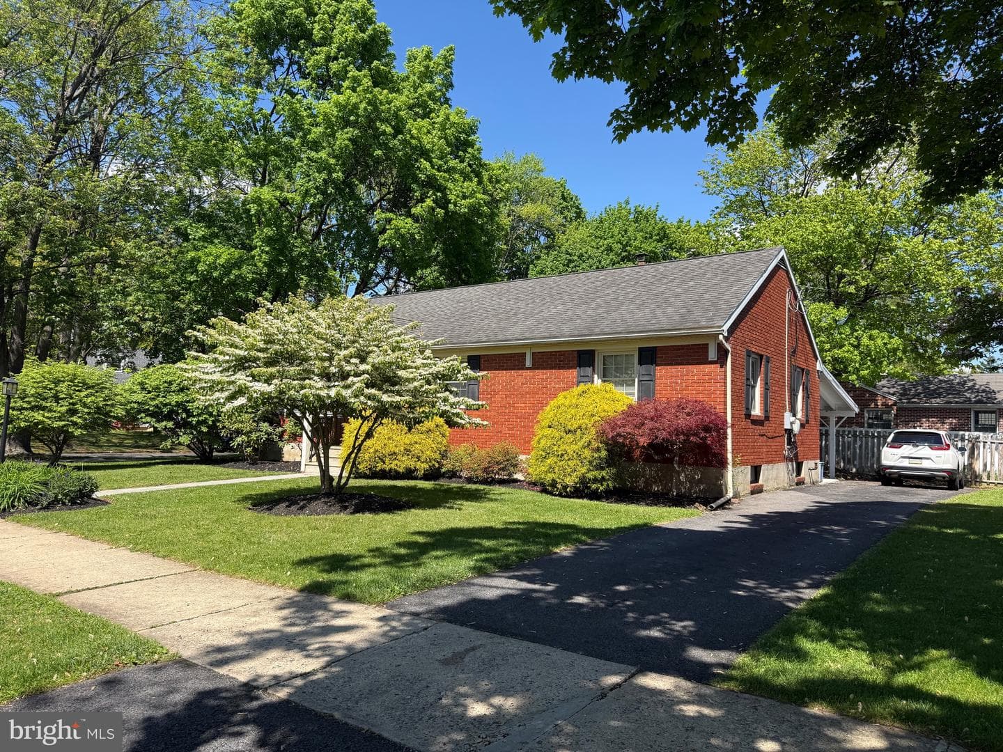 849 N Arch Street photo 24