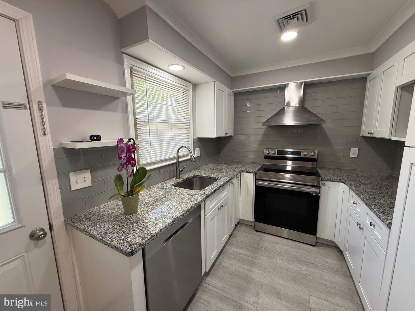 849 N Arch Street photo 4