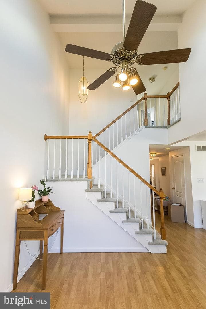 323 Surrey Place photo 10