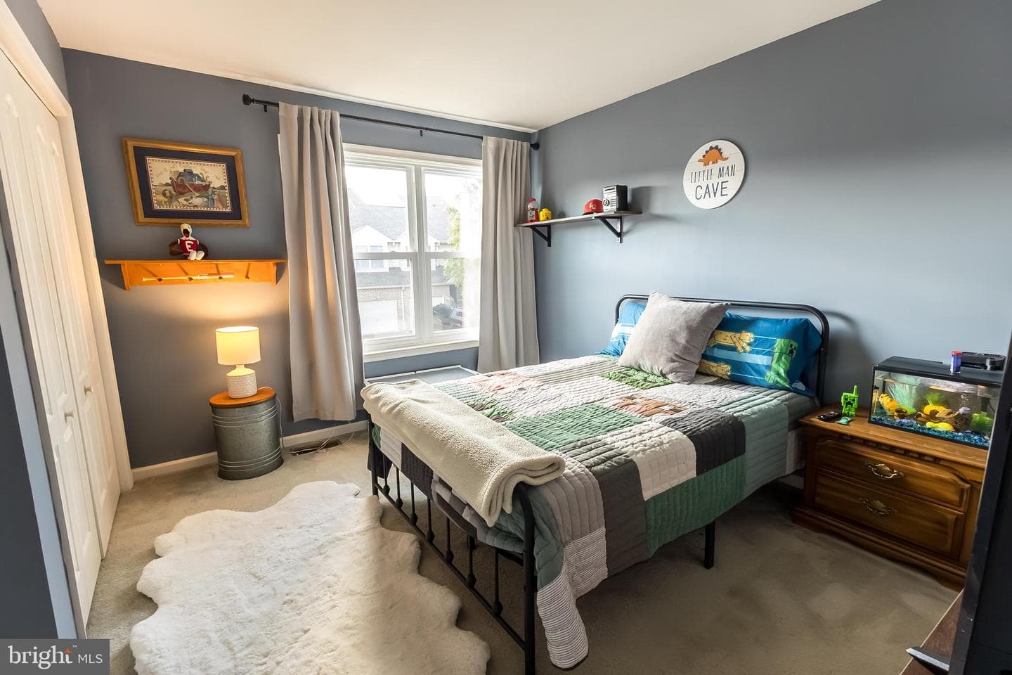 323 Surrey Place photo 32
