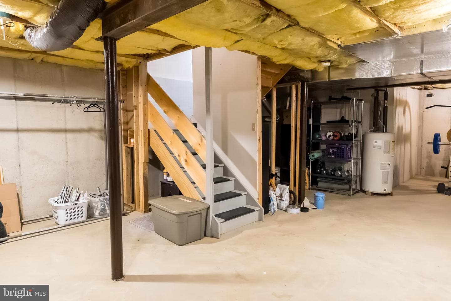 323 Surrey Place photo 42