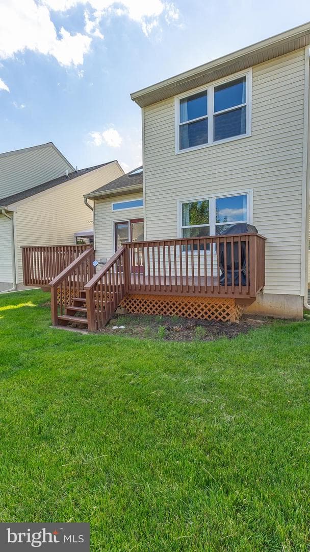 323 Surrey Place photo 55
