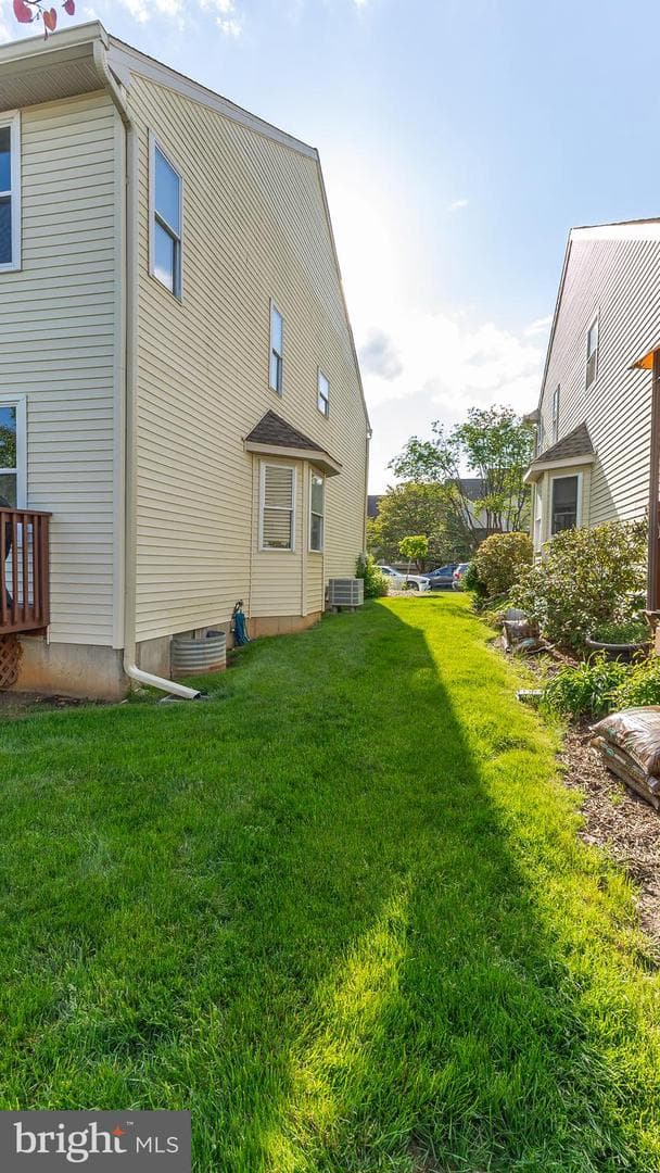 323 Surrey Place photo 59