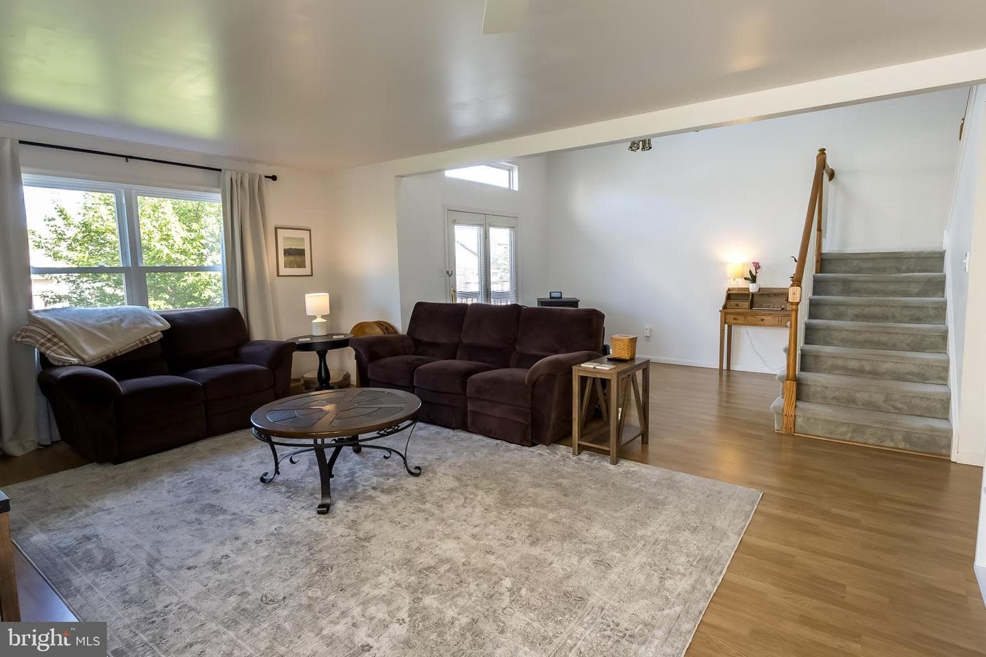 323 Surrey Place photo 6