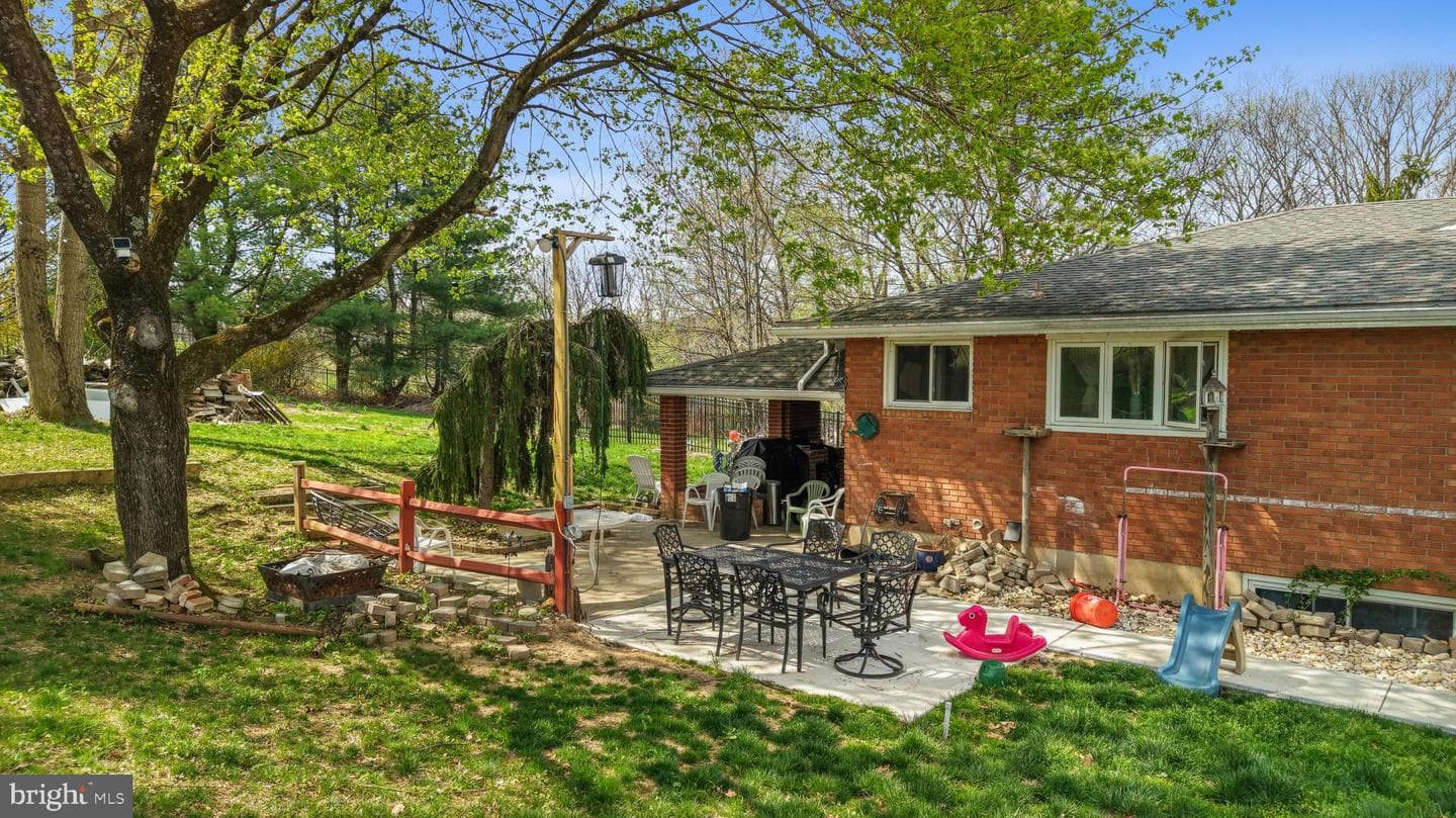 1042 Neffs Laurys Road photo 3