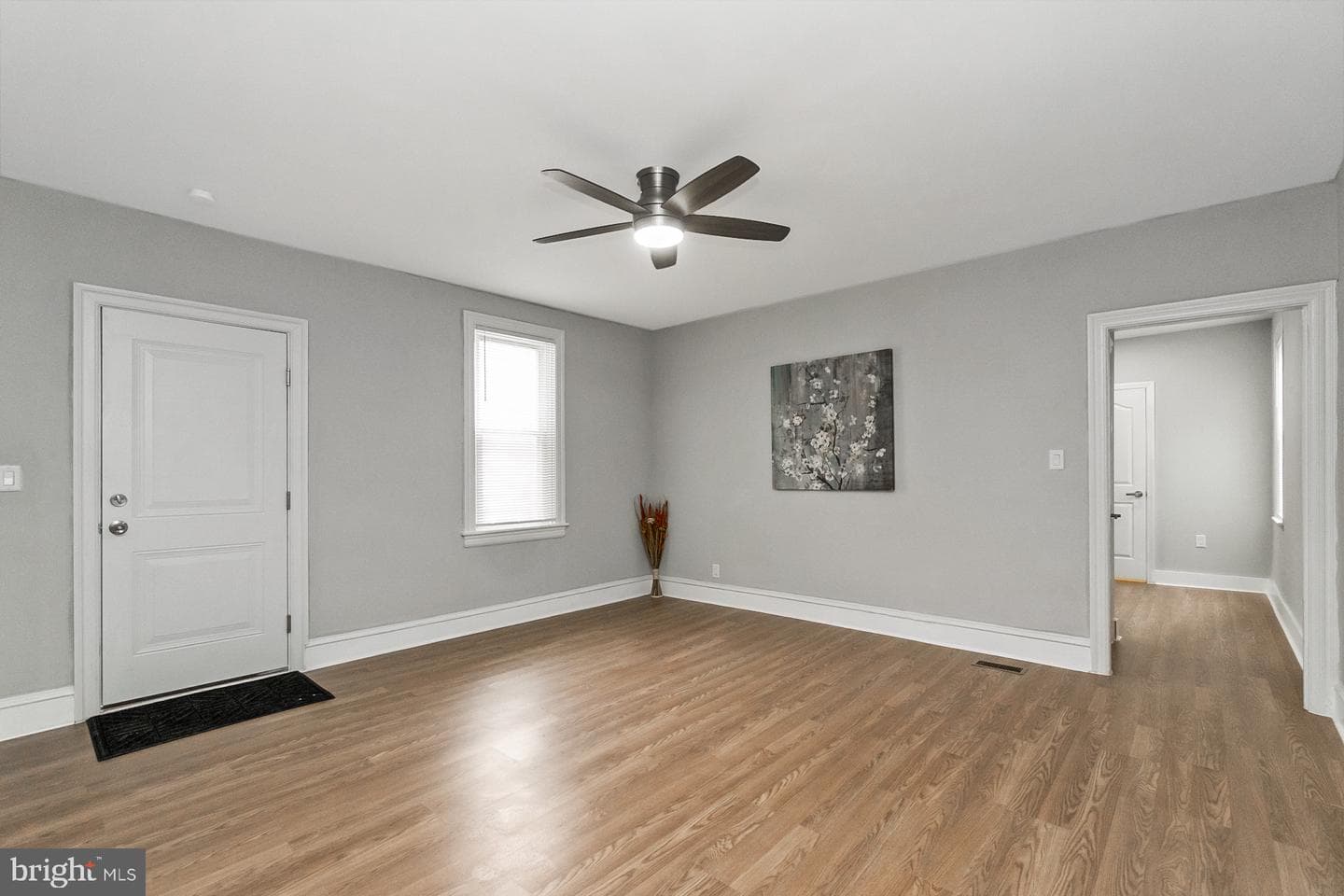 746 Front photo 19