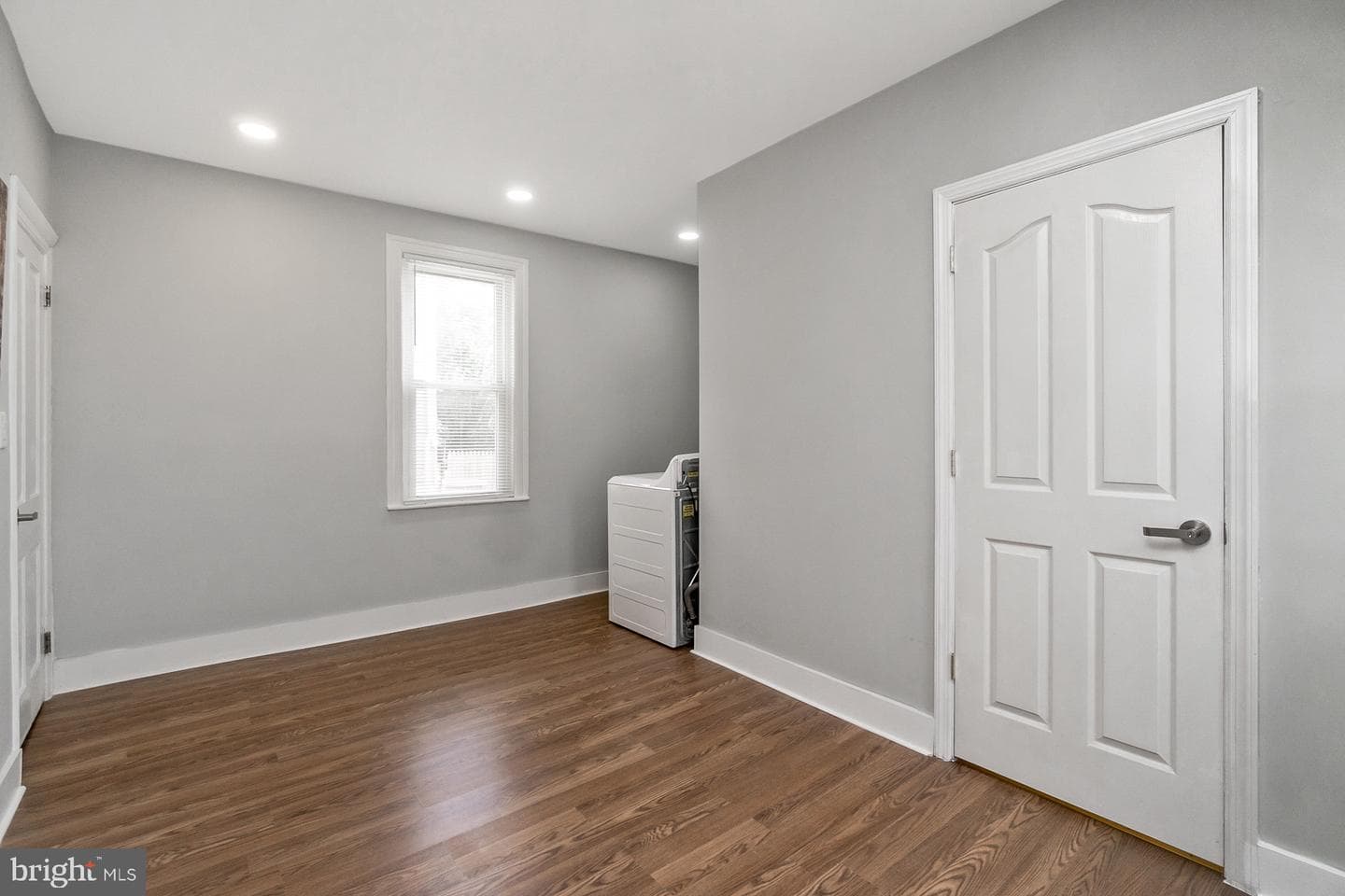 746 Front photo 22