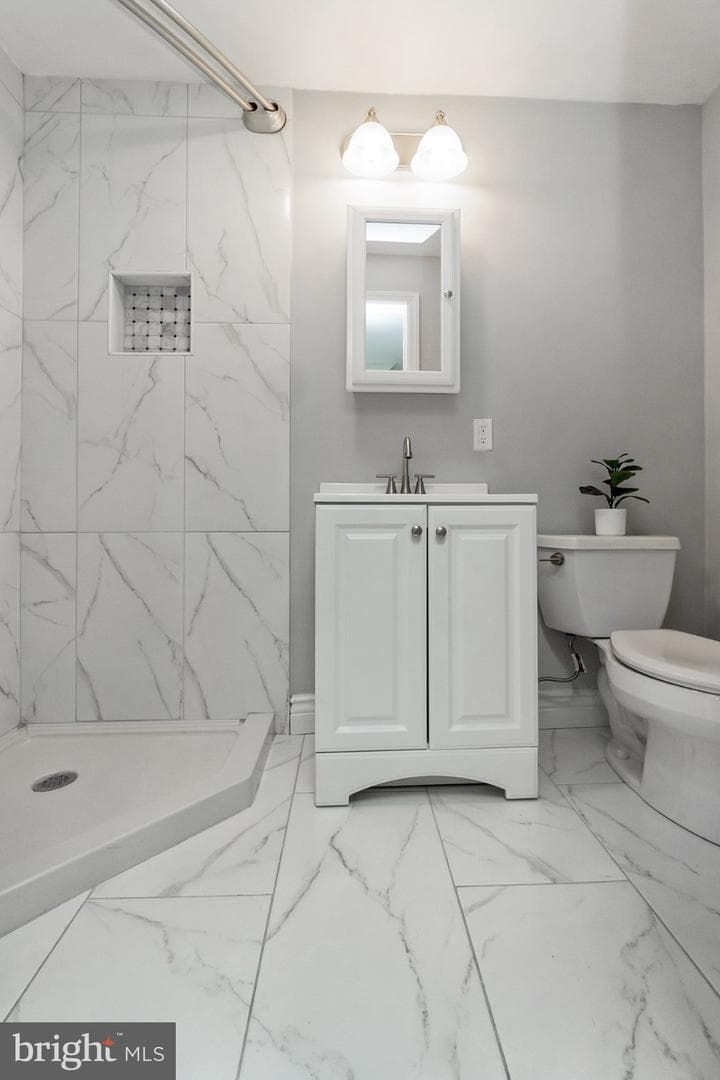 746 Front photo 25
