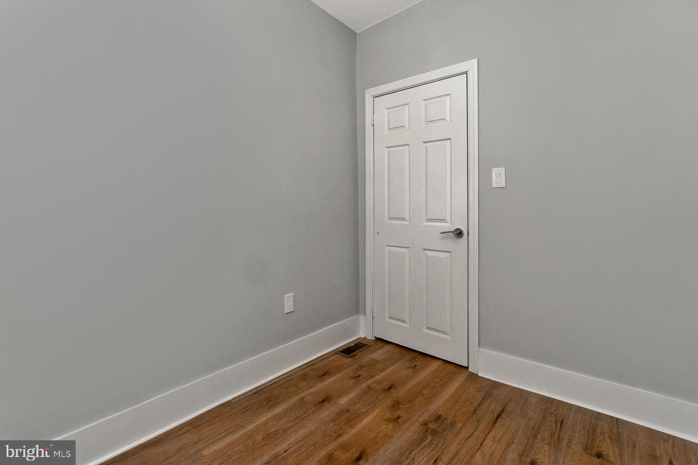 746 Front photo 31